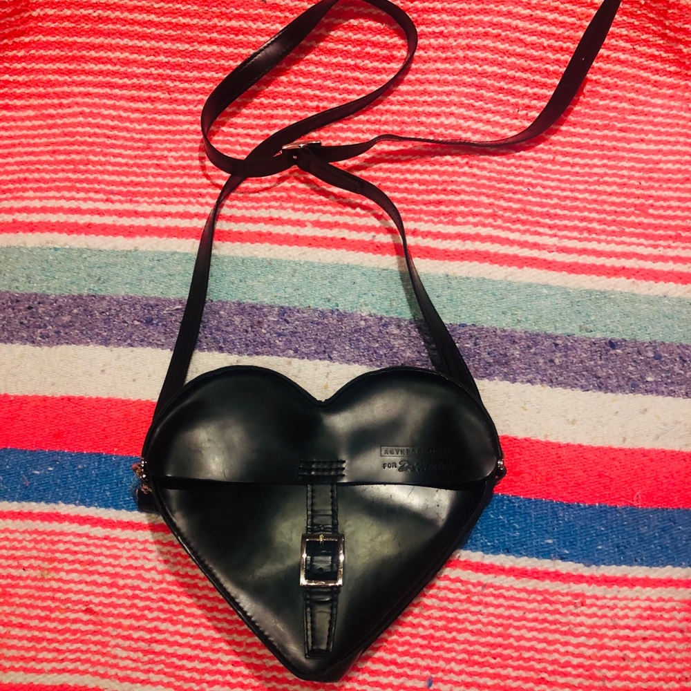 Dr Martens - Heart Satchel